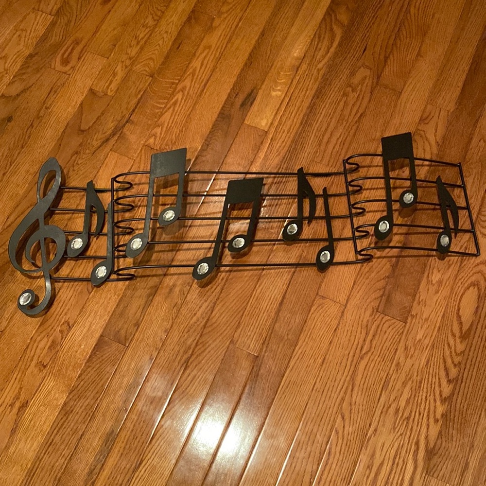 Black metal music note wall decor with rhinestones